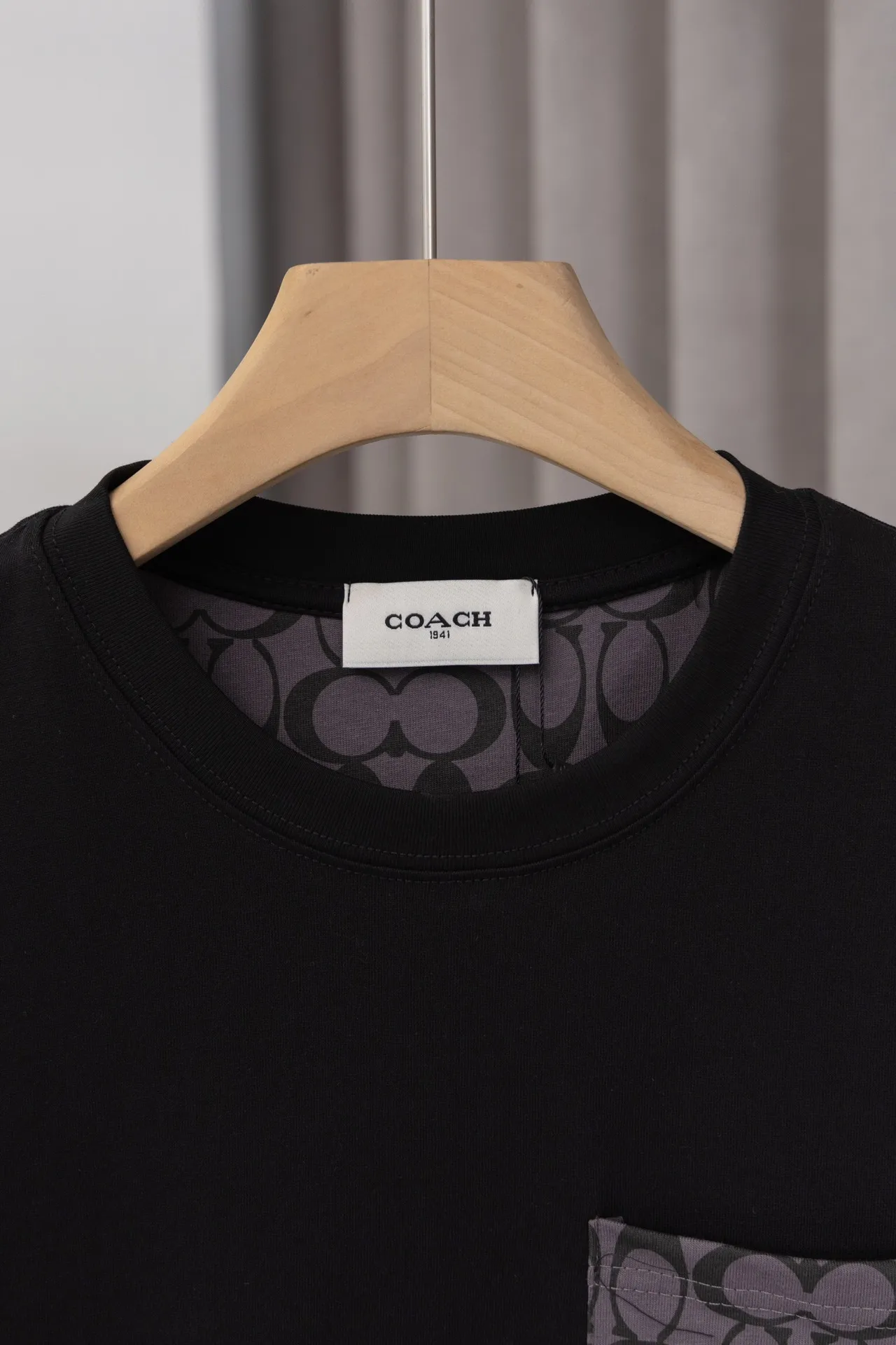 X 026 COACH𦸅Chi 25ss New Arrival T-shirt, presbyopic Series splicing style + left chest pocket design, highly customized. Gram double yarn pure cotton fabric, soft fabric, fashionable Versatile, same style for men and women. Color: Black, Size: S～XXL.